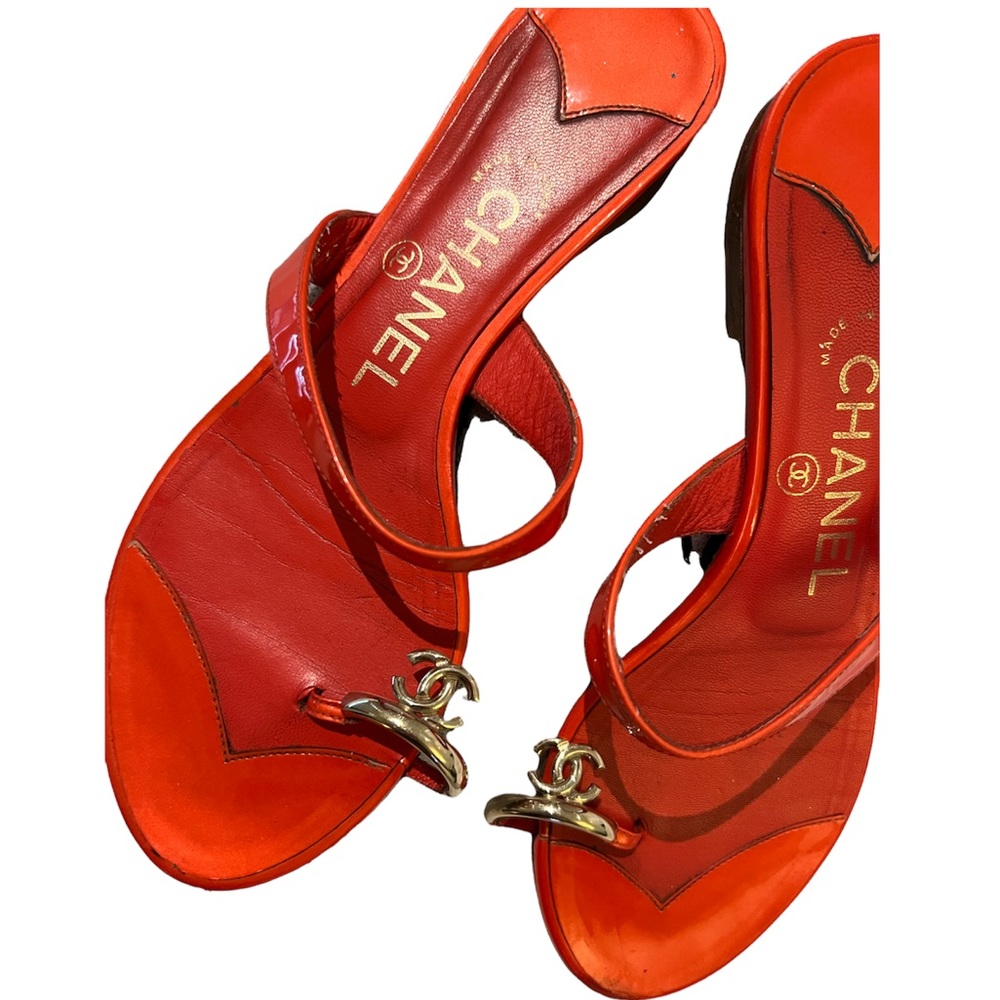 CHANEL Red Patent Leather Slide Sandals with Gold CC Hardware - Picture 2 of 9